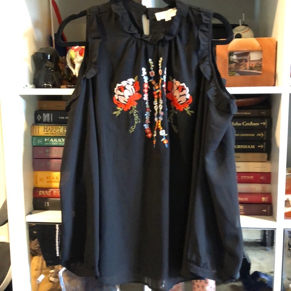 Blu Pepper Tops - BLU PEPPER PLUS Cold Shoulder long sleeve top.